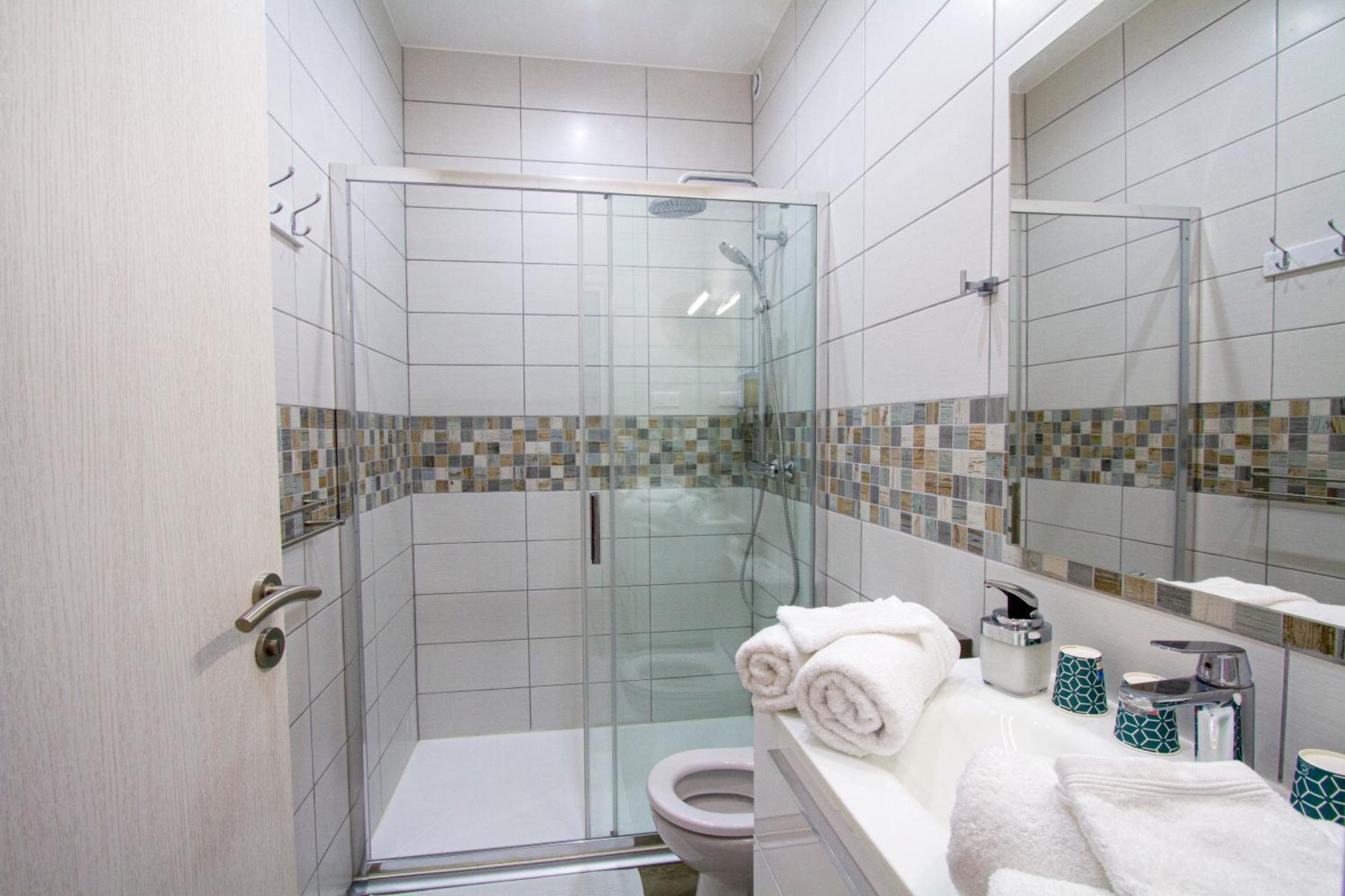 Soleil D'Ete - Netflix & Wifi - Balcon - Climatisation - Parking Gratuit - Check-In 24H24 - Emplacement Velos - Goodmarning Châlons-en-Champagne 외부 사진